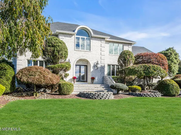 7 Nottinghill Court, Manalapan, NJ 07726