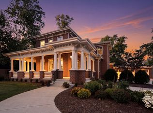 326 E Central Rd, Arlington Heights, IL 60005