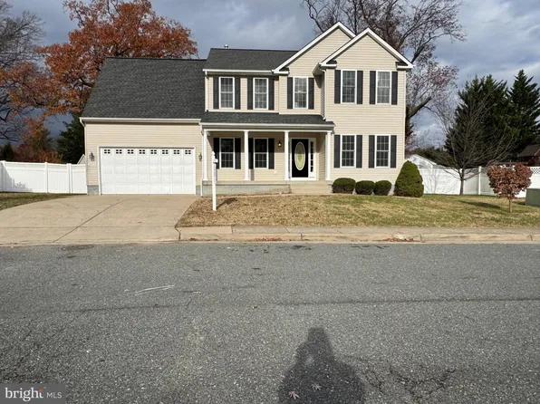 1003 Martingale Ct, Fredericksburg, VA 22401