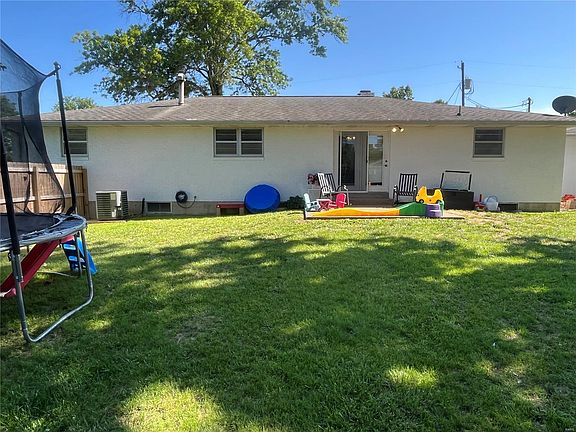 4th image of 620 Sue Dr