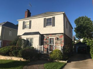 5843 211th St, Oakland Gardens, NY 11364