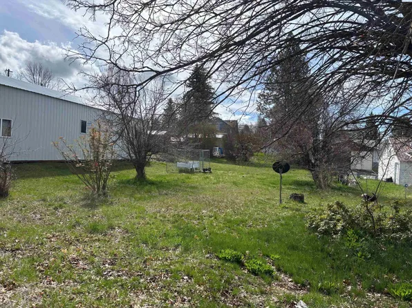 E Bluff St, Palouse, WA 99161