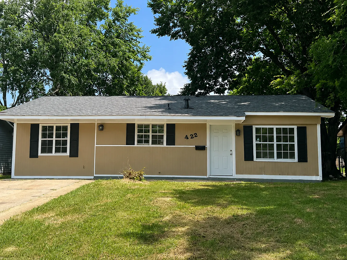 3 bed, 1040 sqft, $950 — Photo 1
