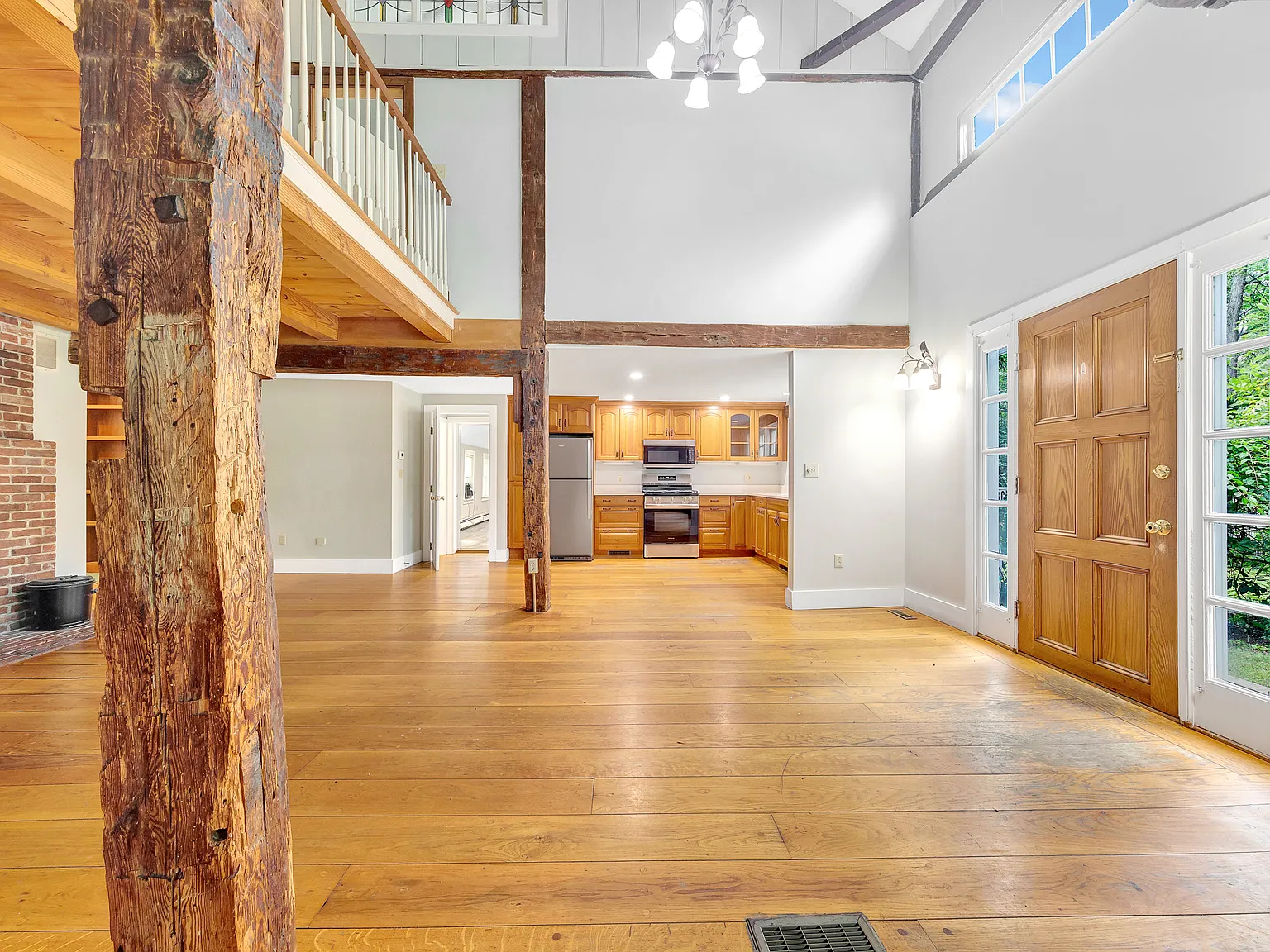 3 bed, 2588 sqft, $3,500 — Photo 3