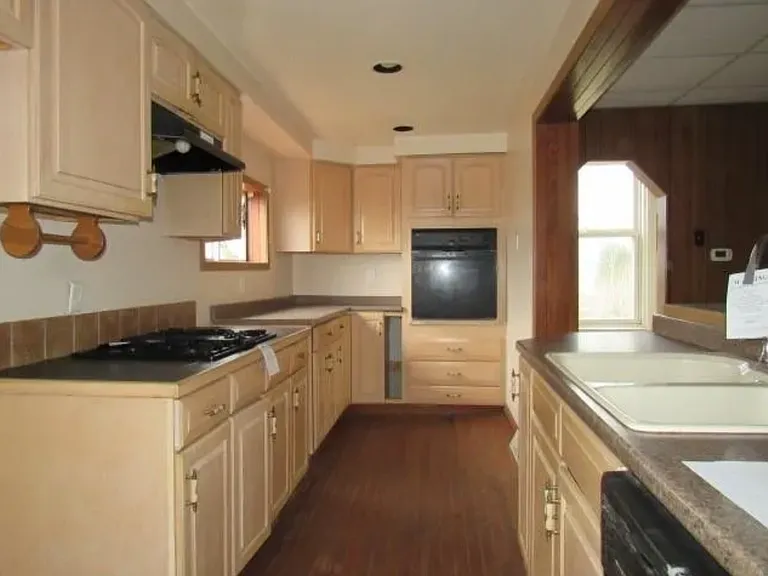 223 Searight Ave — Photo 1