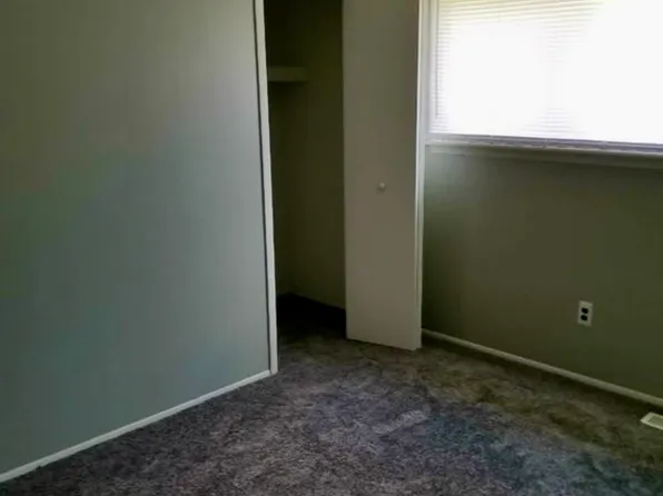 41725 Utica Rd, Sterling Heights, MI 48313