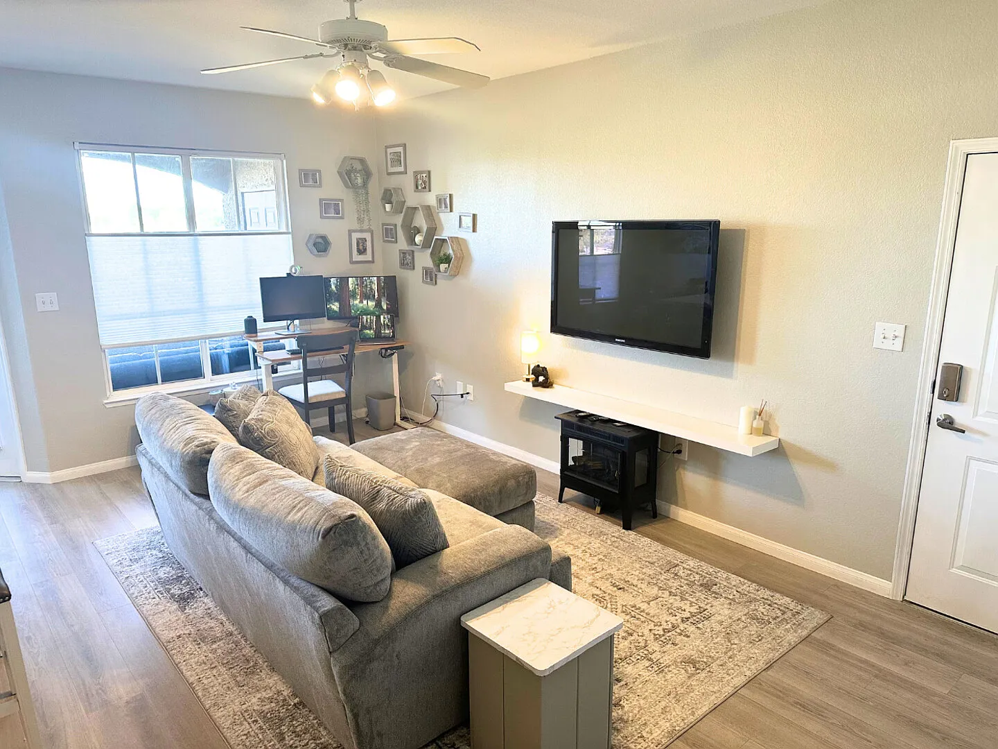 Welcoming 1BR Condo in Gated Community - Pool, Quiet, Move-In Ready — Photo 3