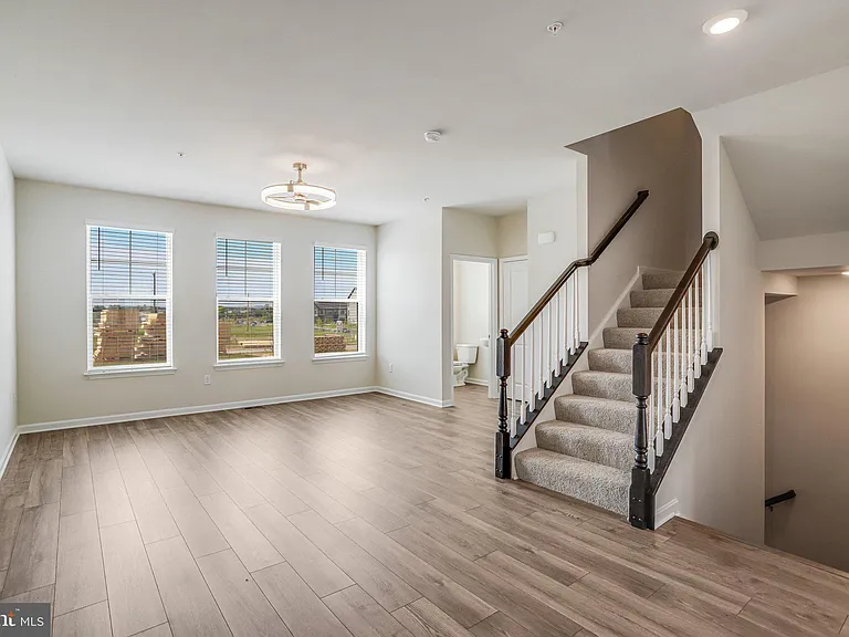 385 Ensemble Way — Photo 9