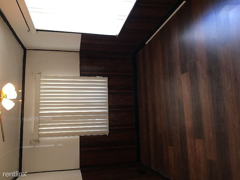 2nd image of 915 Arncliffe Rd