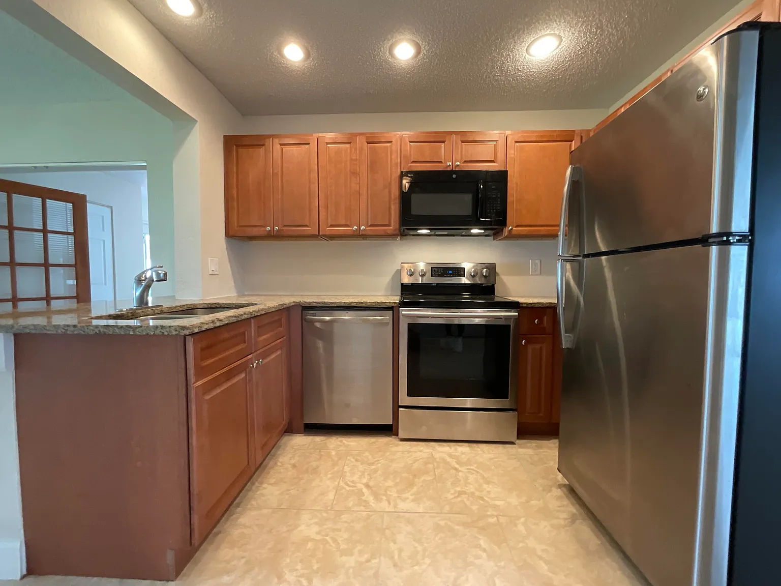 3 bed, 2.0 bath, 1224 sqft, $2,495 — Photo 2
