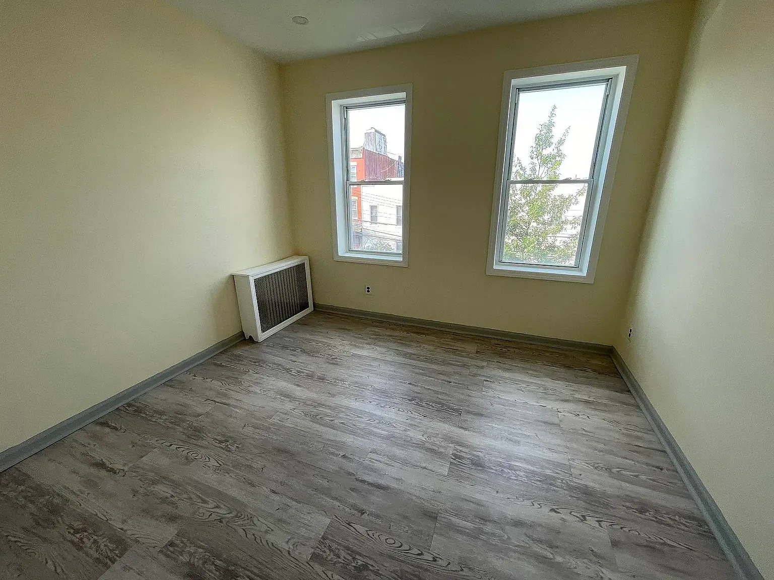 9-18 34th Avenue — Photo 3