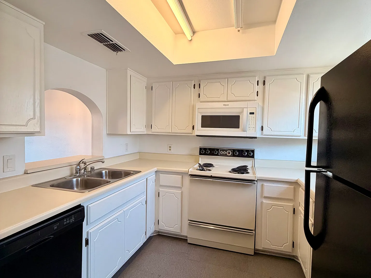 3 bed, 1320 sqft, $650 — Photo 3