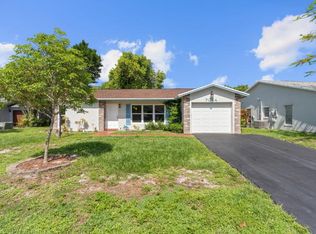 7044 Pine Manor Dr, Lake Worth, FL 33467