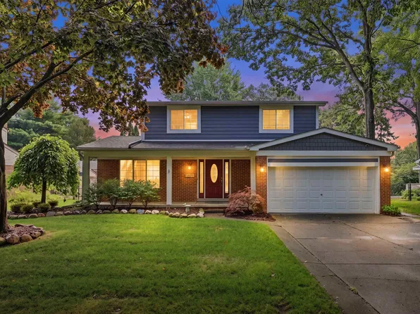 3714 Sandburg Dr, Troy, MI 48083