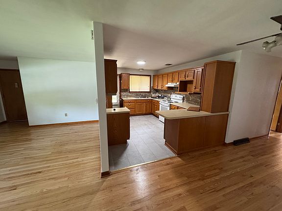 4th image of 23 Emmert Rd #1