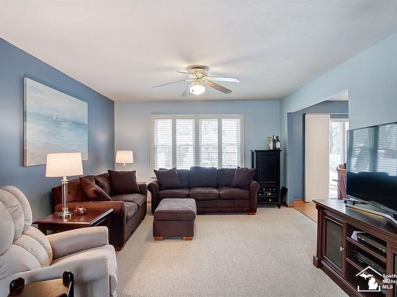 3rd image of 3677 Fordway Dr
