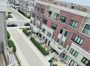 95 Eastwood Park Gdns #27, Toronto, ON M8W 0B9