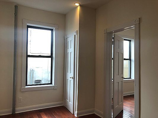 4th image of 182 Nagle Ave #604