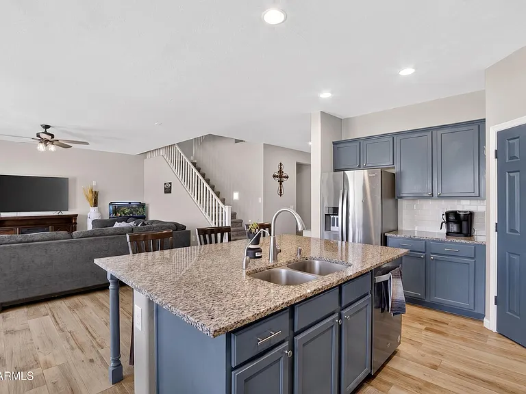 734 W Desert Seasons Dr — Photo 10