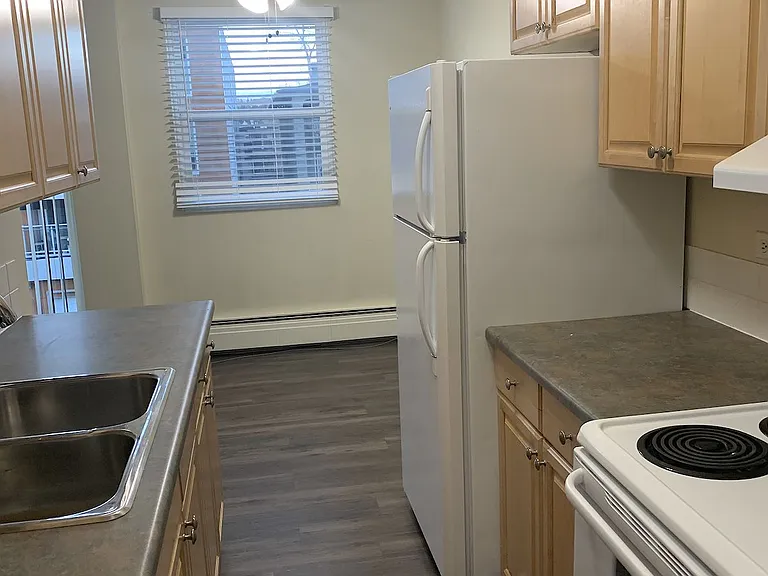 932 1st Ave NW — Photo 15