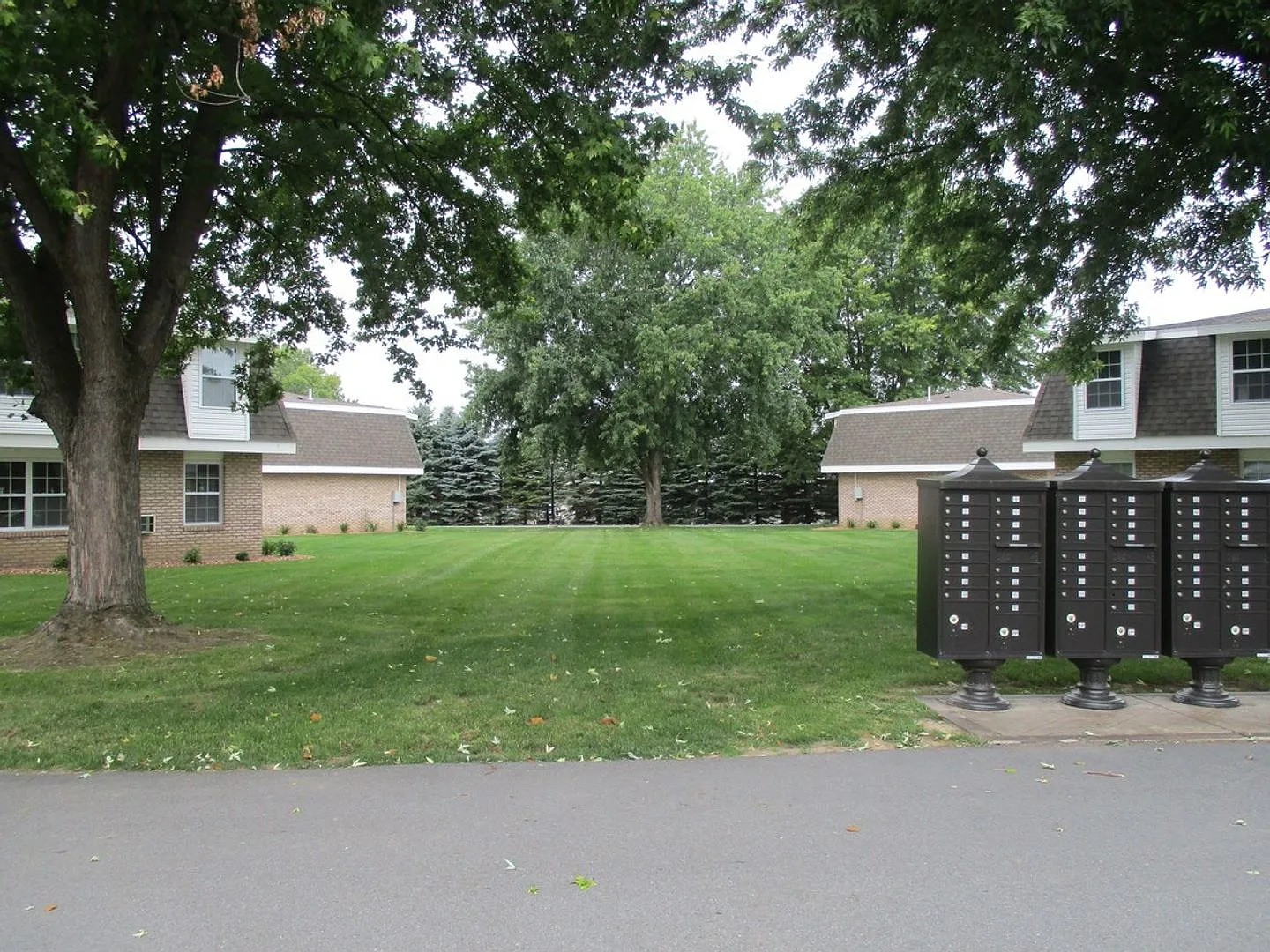 Parklawn Apartment Homes — Photo 2