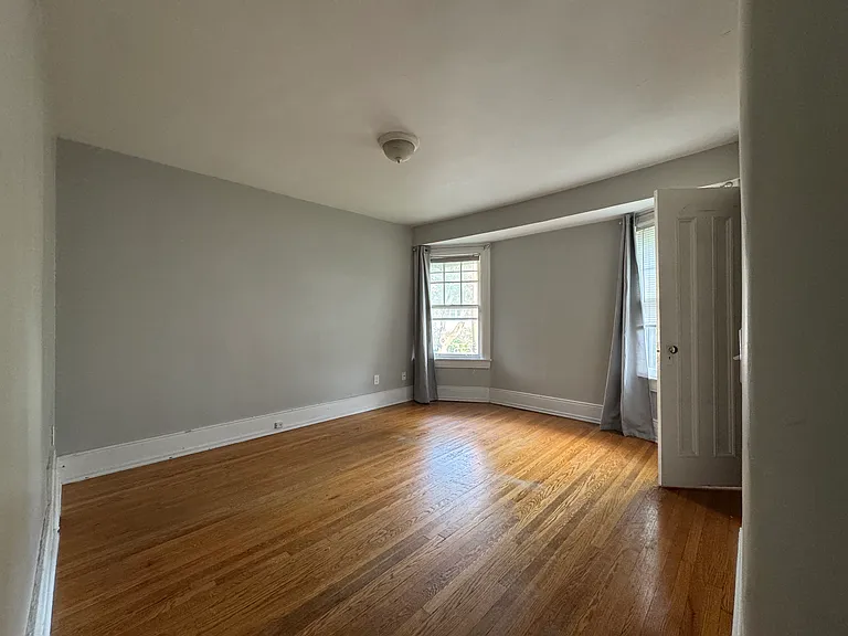 978 Harvard St — Photo 15