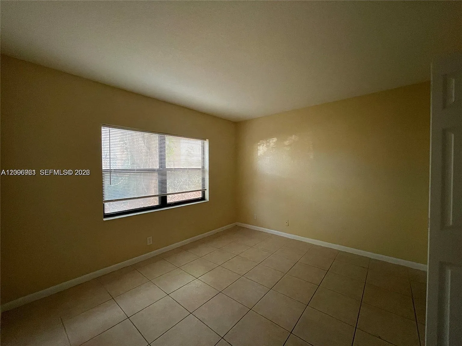Eagle Manor Condo — Photo 4