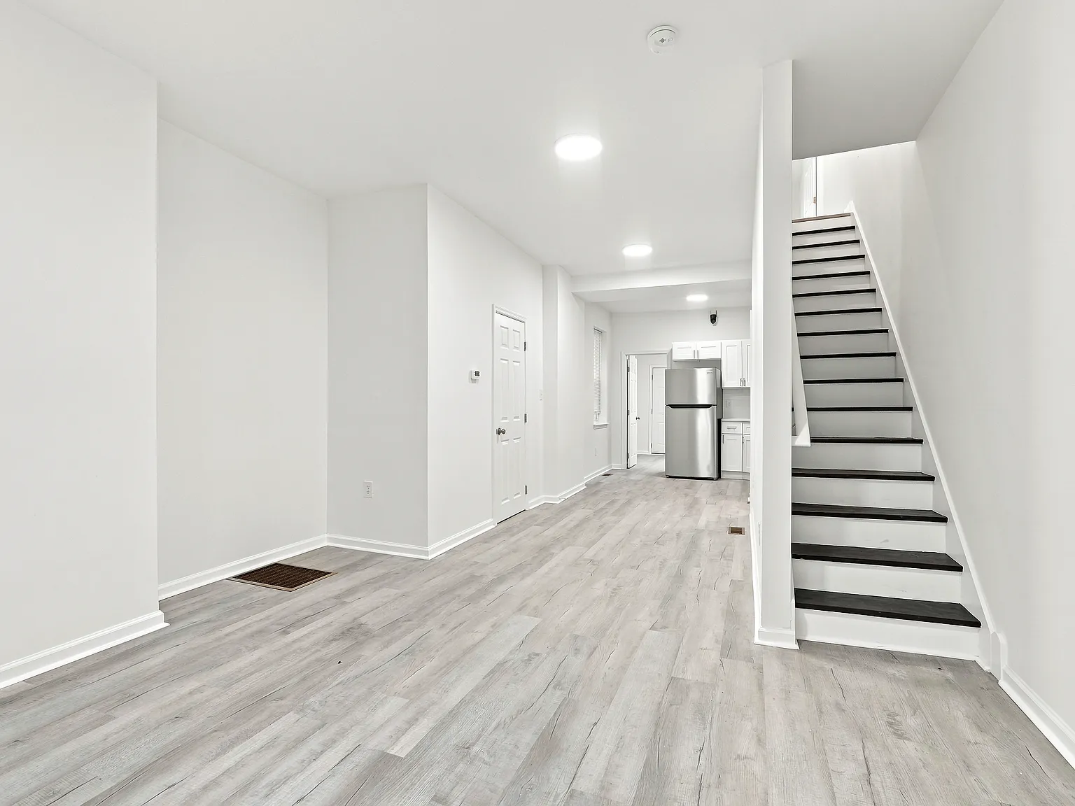 4 bed, 1.5 bath, 1284 sqft, $1,550 — Photo 2