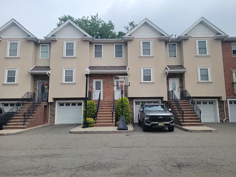 21 Michael Ln #21 — Photo 1