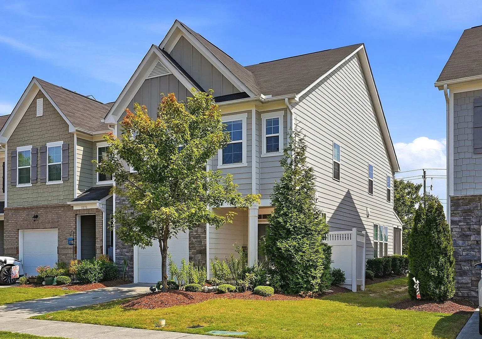 Available Now! Great Corner Townhome Ready For You! — Photo 3