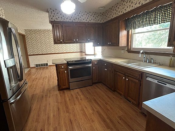 4th image of 219 Gooch Rd