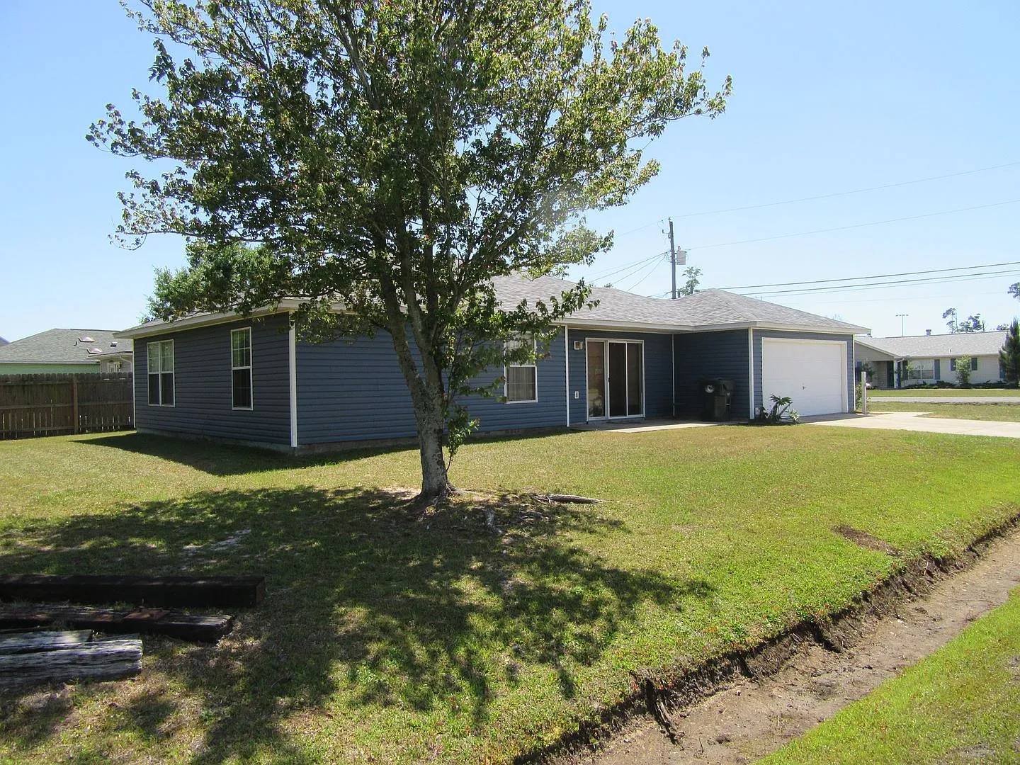 3 bed, 2.0 bath, 1220 sqft, $1,750 — Photo 2