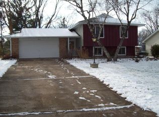 10616 Riverview Pl NW, Coon Rapids, MN 55433