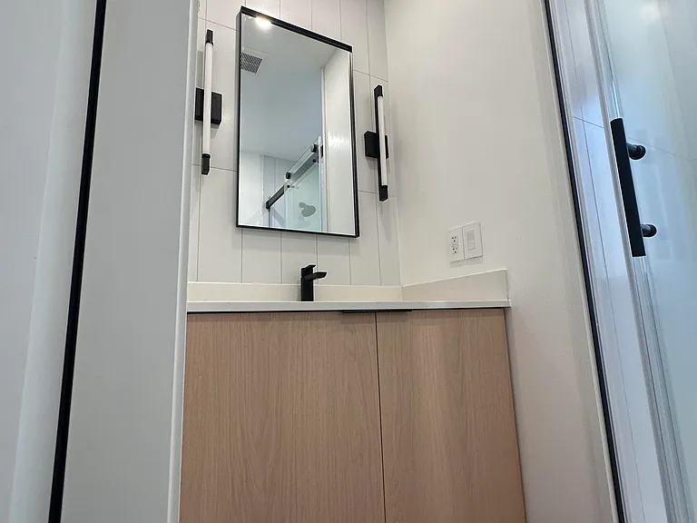 486 Roosevelt Ave — Photo 3