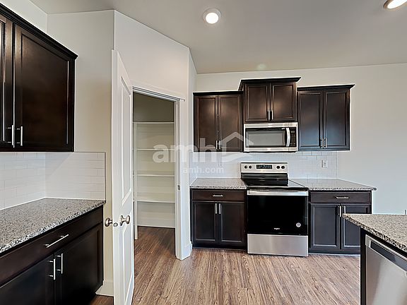 3rd image of 1627 194th St E