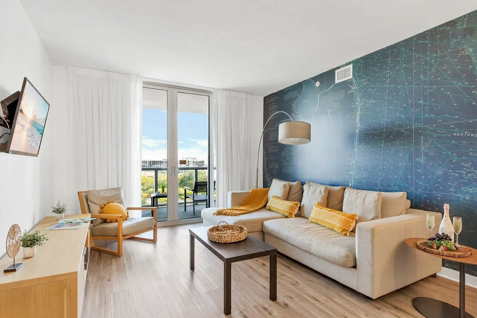 2 bed, 2.0 bath, 990 sqft, $5,100 — Photo 1