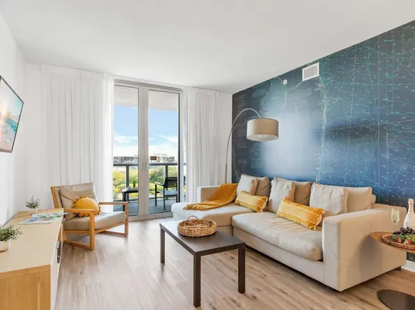 2602 E Hallandale Beach Blvd, Hallandale, FL