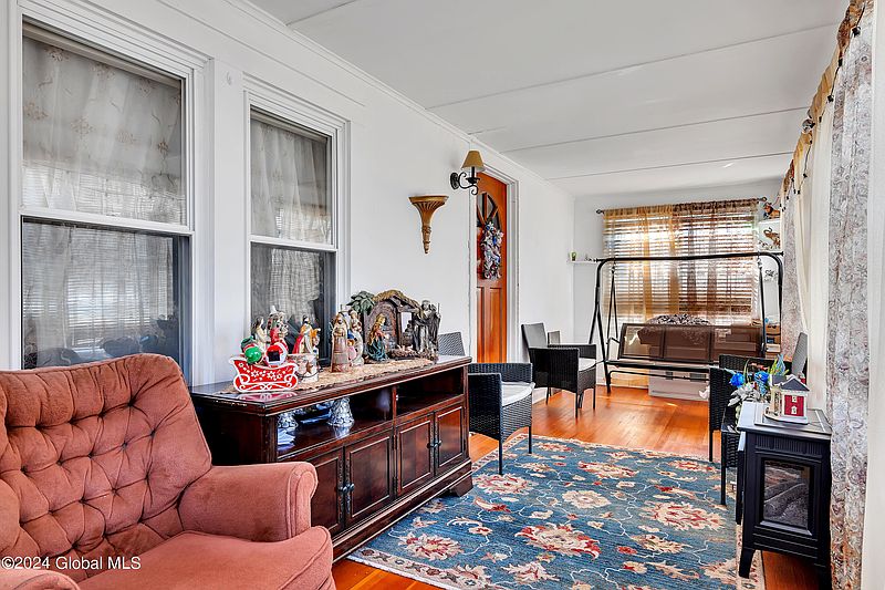 2nd image of 2814 Myrtle Avenue