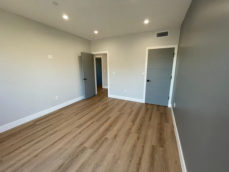 6345 Farmdale Ave #1 — Photo 37