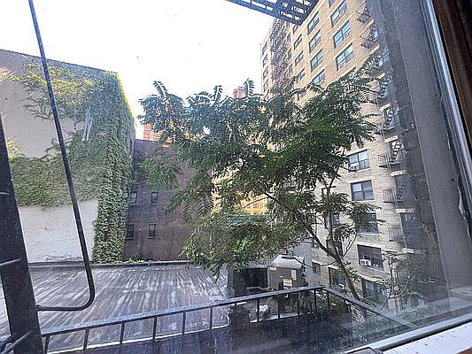5th image of 442 10th Ave APT 4RS