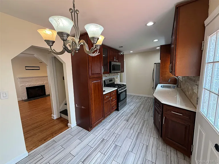 730 Cottage St — Photo 8