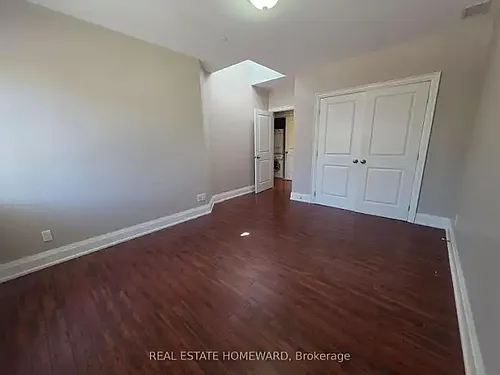 425 Queen St E #1A Photo 1
