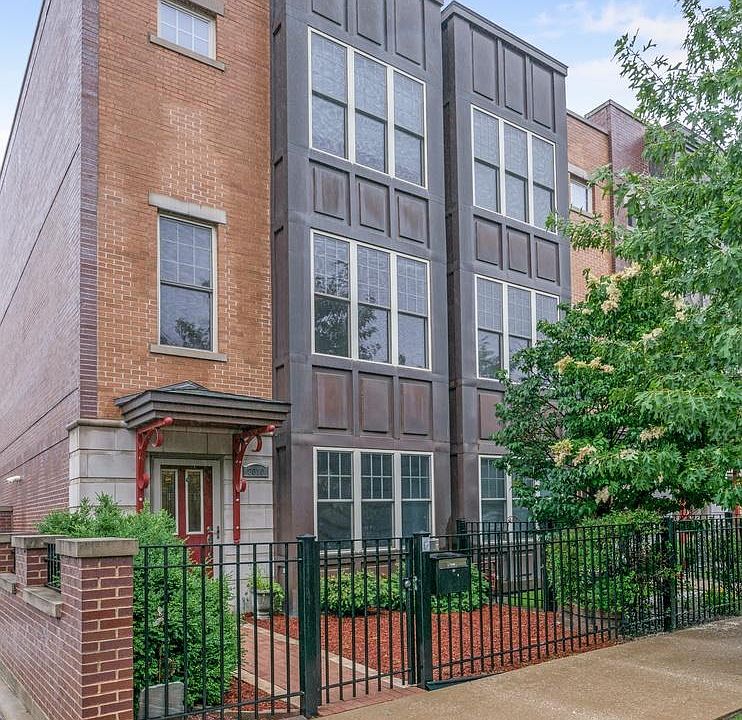 1st image of 3010 W Cornelia Ave #C