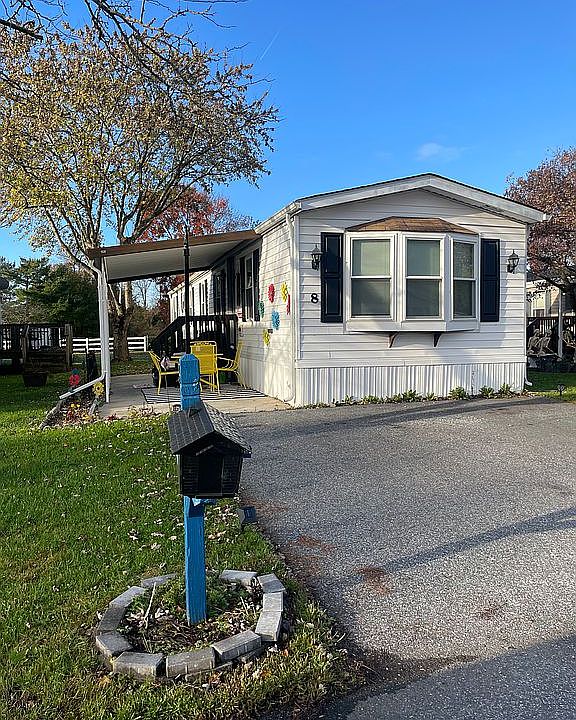 1st image of 8 Cypress Ln