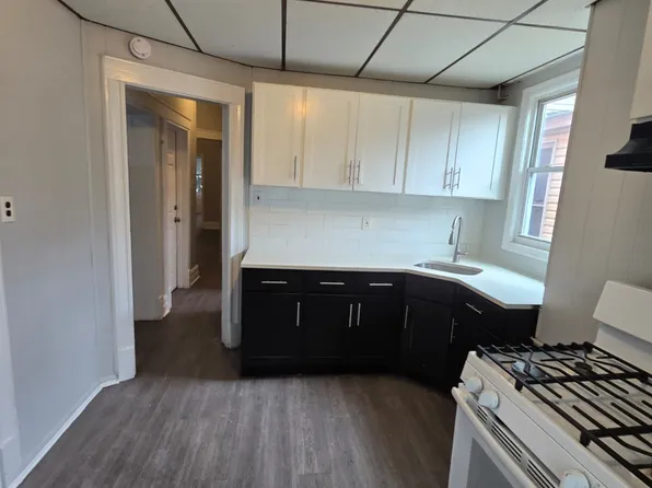 236 Danforth Avenue image 1 of 6