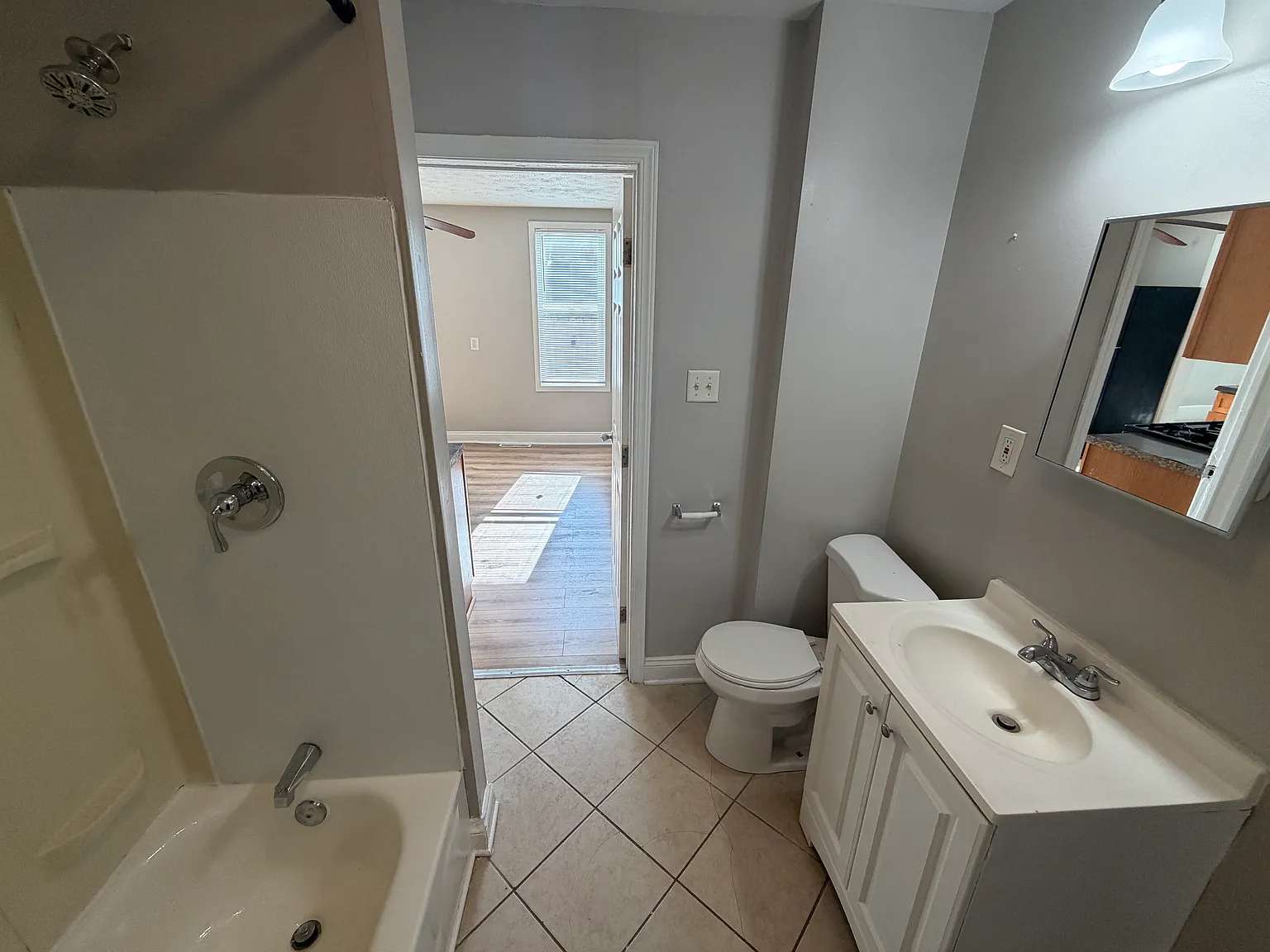 2 bed, 1240 sqft, $1,050 — Photo 4