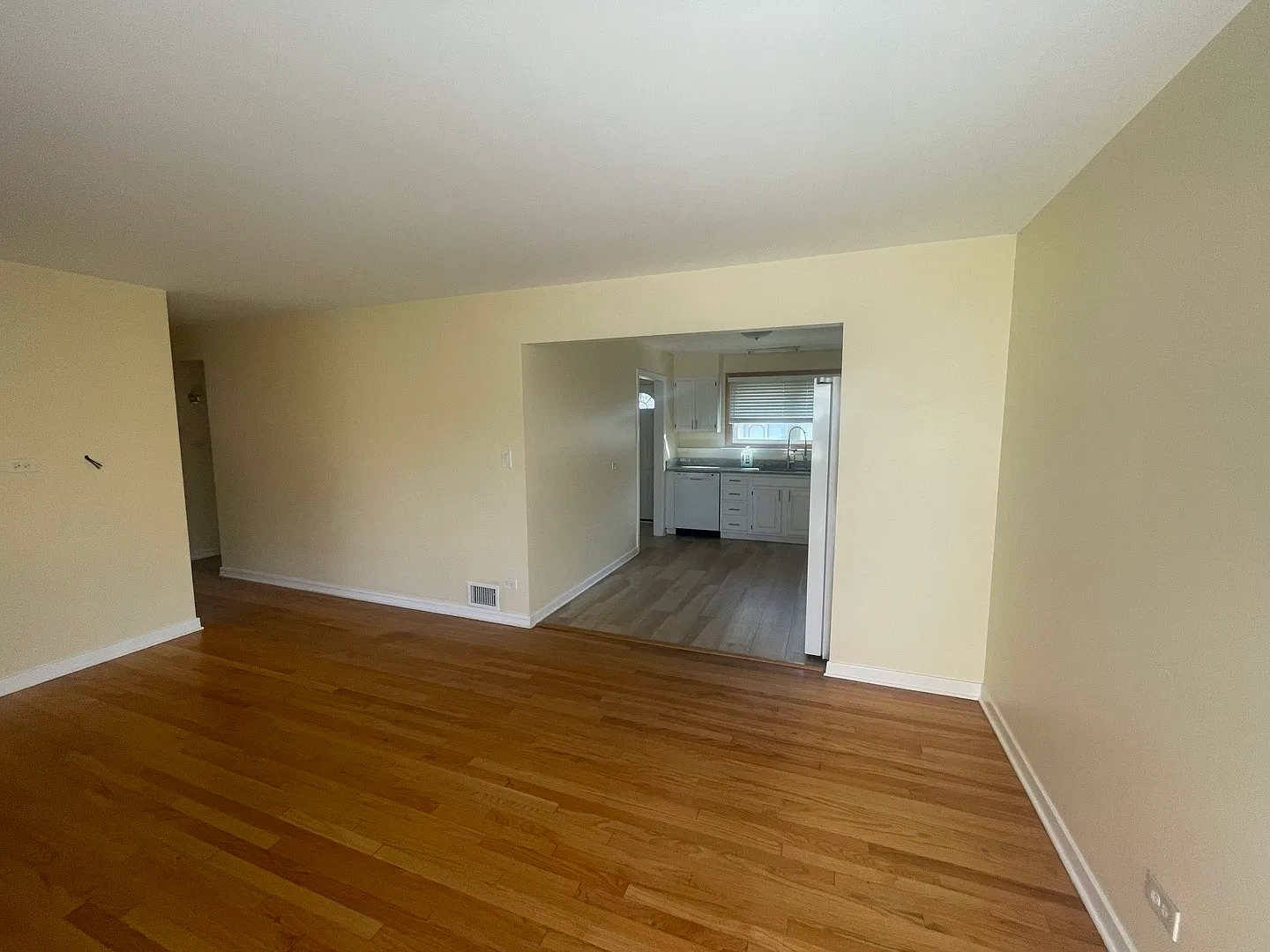 2 bed, 1001 sqft, $2,700 — Photo 4
