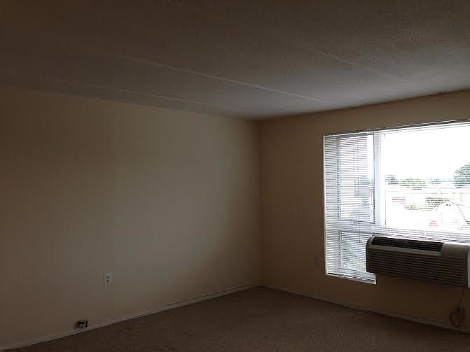 1st image of 205 Mineola Blvd