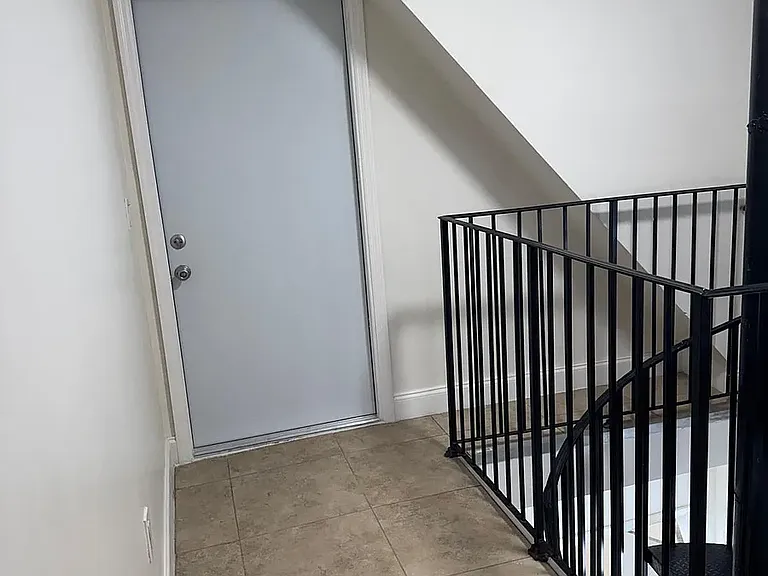 1129 SW 10th St #1 — Photo 6