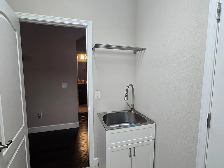 2576 Grand Lakeside Dr — Photo 10